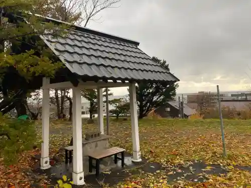 豊足神社の{uncategorized: "未分類", other: "その他", undefined: "問題あり", building: "その他建物", grave: "お墓", sacred_gate: "鳥居", guardian: "狛犬", statue: "像", buddha: "仏像", history: "歴史", nature: "自然", garden: "庭園", animal: "動物", pagoda: "塔", temizu: "手水舎", mountain_gate: "山門・神門", sanctuary: "本殿・本堂", subordinate: "末社・摂社", art: "芸術", scenery: "景色", jizo: "地蔵", ema: "絵馬", goshuin: "御朱印", omikuji: "おみくじ", items: "授与品その他", amulet: "お守り", goshuincho: "御朱印帳", eats: "食事", festival: "お祭り", votive_dance: "神楽", shichigosan: "七五三参", wedding: "結婚式", experience: "体験その他", initially: "初詣", around: "周辺", anti_infection: "感染症対策"}