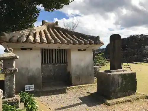 今帰仁里主所火の神(沖縄県)