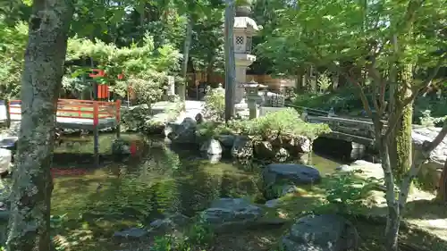 建部大社の庭園