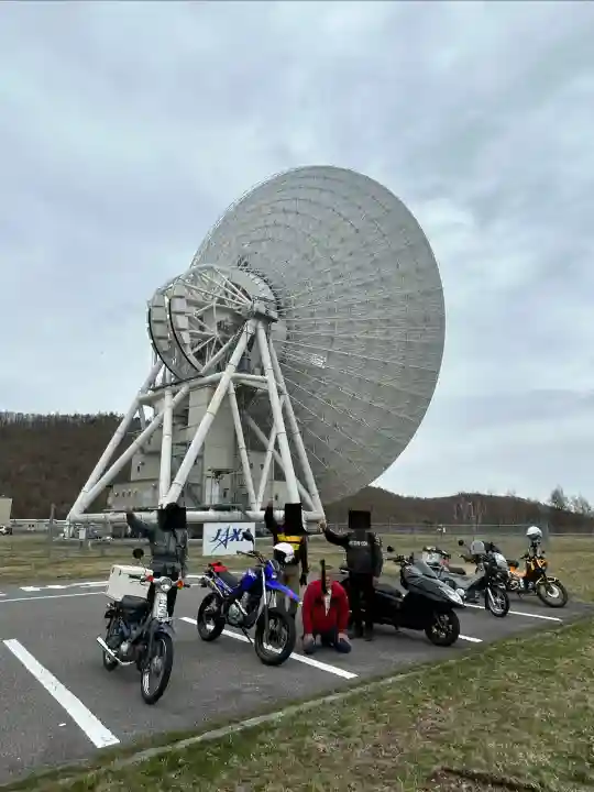 新海三社神社の{uncategorized: "未分類", other: "その他", undefined: "問題あり", building: "その他建物", grave: "お墓", sacred_gate: "鳥居", guardian: "狛犬", statue: "像", buddha: "仏像", history: "歴史", nature: "自然", garden: "庭園", animal: "動物", pagoda: "塔", temizu: "手水舎", mountain_gate: "山門・神門", sanctuary: "本殿・本堂", subordinate: "末社・摂社", art: "芸術", scenery: "景色", jizo: "地蔵", ema: "絵馬", goshuin: "御朱印", omikuji: "おみくじ", items: "授与品その他", amulet: "お守り", goshuincho: "御朱印帳", eats: "食事", festival: "お祭り", votive_dance: "神楽", shichigosan: "七五三参", wedding: "結婚式", experience: "体験その他", initially: "初詣", around: "周辺", anti_infection: "感染症対策"}