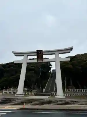 大洗磯前神社の{uncategorized: "未分類", other: "その他", undefined: "問題あり", building: "その他建物", grave: "お墓", sacred_gate: "鳥居", guardian: "狛犬", statue: "像", buddha: "仏像", history: "歴史", nature: "自然", garden: "庭園", animal: "動物", pagoda: "塔", temizu: "手水舎", mountain_gate: "山門・神門", sanctuary: "本殿・本堂", subordinate: "末社・摂社", art: "芸術", scenery: "景色", jizo: "地蔵", ema: "絵馬", goshuin: "御朱印", omikuji: "おみくじ", items: "授与品その他", amulet: "お守り", goshuincho: "御朱印帳", eats: "食事", festival: "お祭り", votive_dance: "神楽", shichigosan: "七五三参", wedding: "結婚式", experience: "体験その他", initially: "初詣", around: "周辺", anti_infection: "感染症対策"}