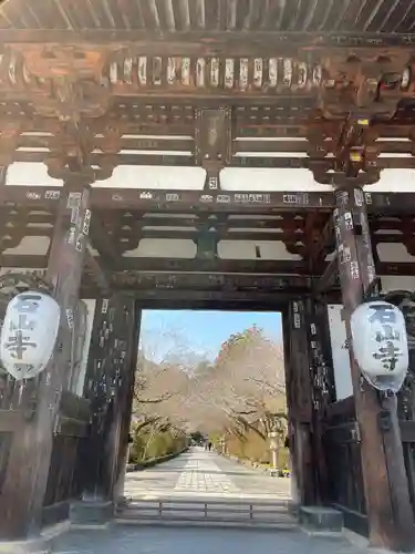 石山寺の山門