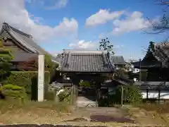 聞瑞寺の山門