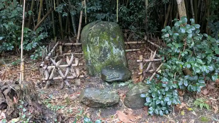知内 日吉神社の{uncategorized: "未分類", other: "その他", undefined: "問題あり", building: "その他建物", grave: "お墓", sacred_gate: "鳥居", guardian: "狛犬", statue: "像", buddha: "仏像", history: "歴史", nature: "自然", garden: "庭園", animal: "動物", pagoda: "塔", temizu: "手水舎", mountain_gate: "山門・神門", sanctuary: "本殿・本堂", subordinate: "末社・摂社", art: "芸術", scenery: "景色", jizo: "地蔵", ema: "絵馬", goshuin: "御朱印", omikuji: "おみくじ", items: "授与品その他", amulet: "お守り", goshuincho: "御朱印帳", eats: "食事", festival: "お祭り", votive_dance: "神楽", shichigosan: "七五三参", wedding: "結婚式", experience: "体験その他", initially: "初詣", around: "周辺", anti_infection: "感染症対策"}