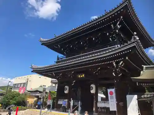 中山寺の山門