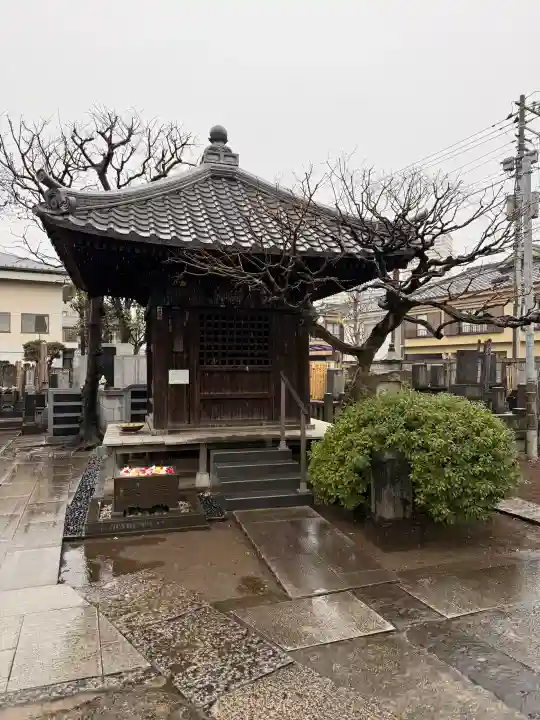 観音寺の{uncategorized: "未分類", other: "その他", undefined: "問題あり", building: "その他建物", grave: "お墓", sacred_gate: "鳥居", guardian: "狛犬", statue: "像", buddha: "仏像", history: "歴史", nature: "自然", garden: "庭園", animal: "動物", pagoda: "塔", temizu: "手水舎", mountain_gate: "山門・神門", sanctuary: "本殿・本堂", subordinate: "末社・摂社", art: "芸術", scenery: "景色", jizo: "地蔵", ema: "絵馬", goshuin: "御朱印", omikuji: "おみくじ", items: "授与品その他", amulet: "お守り", goshuincho: "御朱印帳", eats: "食事", festival: "お祭り", votive_dance: "神楽", shichigosan: "七五三参", wedding: "結婚式", experience: "体験その他", initially: "初詣", around: "周辺", anti_infection: "感染症対策"}