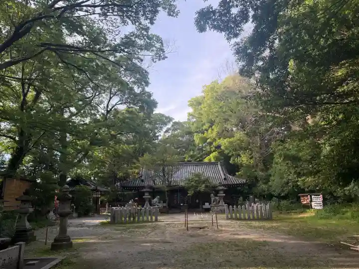 鏡作坐天照御魂神社の{uncategorized: "未分類", other: "その他", undefined: "問題あり", building: "その他建物", grave: "お墓", sacred_gate: "鳥居", guardian: "狛犬", statue: "像", buddha: "仏像", history: "歴史", nature: "自然", garden: "庭園", animal: "動物", pagoda: "塔", temizu: "手水舎", mountain_gate: "山門・神門", sanctuary: "本殿・本堂", subordinate: "末社・摂社", art: "芸術", scenery: "景色", jizo: "地蔵", ema: "絵馬", goshuin: "御朱印", omikuji: "おみくじ", items: "授与品その他", amulet: "お守り", goshuincho: "御朱印帳", eats: "食事", festival: "お祭り", votive_dance: "神楽", shichigosan: "七五三参", wedding: "結婚式", experience: "体験その他", initially: "初詣", around: "周辺", anti_infection: "感染症対策"}
