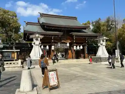 湊川神社の{uncategorized: "未分類", other: "その他", undefined: "問題あり", building: "その他建物", grave: "お墓", sacred_gate: "鳥居", guardian: "狛犬", statue: "像", buddha: "仏像", history: "歴史", nature: "自然", garden: "庭園", animal: "動物", pagoda: "塔", temizu: "手水舎", mountain_gate: "山門・神門", sanctuary: "本殿・本堂", subordinate: "末社・摂社", art: "芸術", scenery: "景色", jizo: "地蔵", ema: "絵馬", goshuin: "御朱印", omikuji: "おみくじ", items: "授与品その他", amulet: "お守り", goshuincho: "御朱印帳", eats: "食事", festival: "お祭り", votive_dance: "神楽", shichigosan: "七五三参", wedding: "結婚式", experience: "体験その他", initially: "初詣", around: "周辺", anti_infection: "感染症対策"}