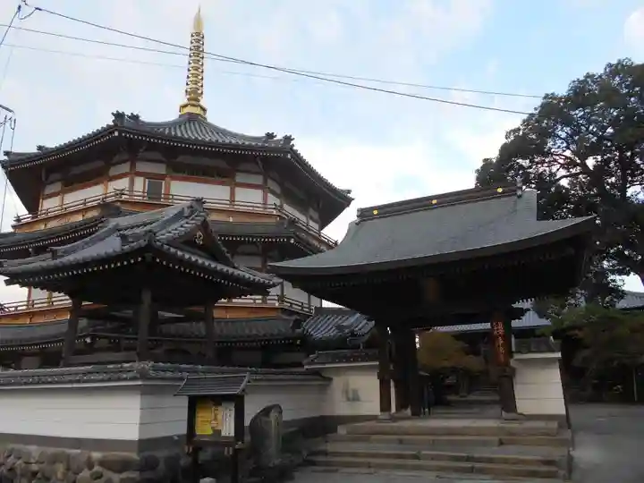 浄満寺の山門・神門