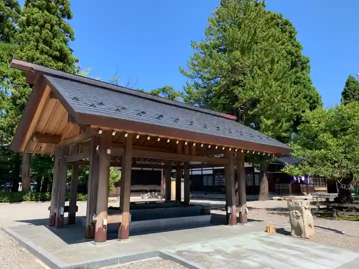 射水神社の手水舎