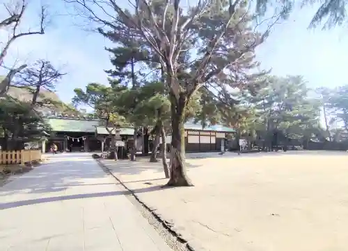 意富比神社の{uncategorized: "未分類", other: "その他", undefined: "問題あり", building: "その他建物", grave: "お墓", sacred_gate: "鳥居", guardian: "狛犬", statue: "像", buddha: "仏像", history: "歴史", nature: "自然", garden: "庭園", animal: "動物", pagoda: "塔", temizu: "手水舎", mountain_gate: "山門・神門", sanctuary: "本殿・本堂", subordinate: "末社・摂社", art: "芸術", scenery: "景色", jizo: "地蔵", ema: "絵馬", goshuin: "御朱印", omikuji: "おみくじ", items: "授与品その他", amulet: "お守り", goshuincho: "御朱印帳", eats: "食事", festival: "お祭り", votive_dance: "神楽", shichigosan: "七五三参", wedding: "結婚式", experience: "体験その他", initially: "初詣", around: "周辺", anti_infection: "感染症対策"}
