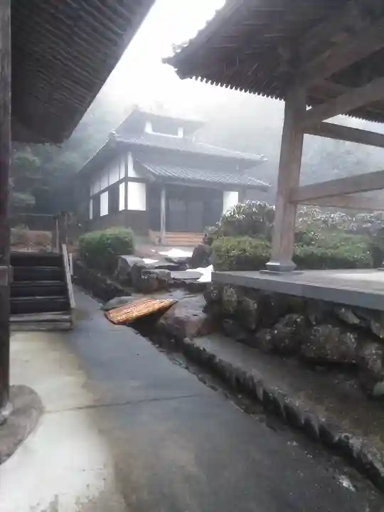 正平寺の本殿・本堂