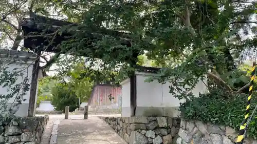 當麻寺の山門