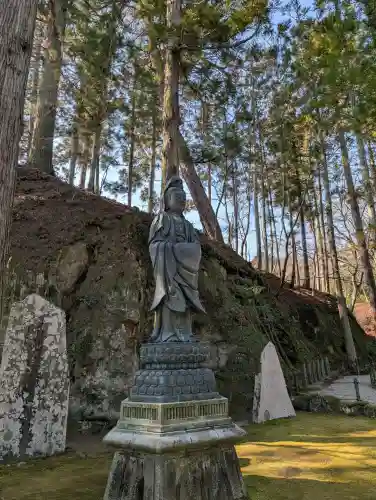 瑞巌寺の{uncategorized: "未分類", other: "その他", undefined: "問題あり", building: "その他建物", grave: "お墓", sacred_gate: "鳥居", guardian: "狛犬", statue: "像", buddha: "仏像", history: "歴史", nature: "自然", garden: "庭園", animal: "動物", pagoda: "塔", temizu: "手水舎", mountain_gate: "山門・神門", sanctuary: "本殿・本堂", subordinate: "末社・摂社", art: "芸術", scenery: "景色", jizo: "地蔵", ema: "絵馬", goshuin: "御朱印", omikuji: "おみくじ", items: "授与品その他", amulet: "お守り", goshuincho: "御朱印帳", eats: "食事", festival: "お祭り", votive_dance: "神楽", shichigosan: "七五三参", wedding: "結婚式", experience: "体験その他", initially: "初詣", around: "周辺", anti_infection: "感染症対策"}