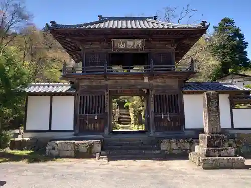 秩父札所三十二番　法性寺の山門・神門