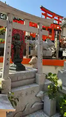 伏見稲荷大社の{uncategorized: "未分類", other: "その他", undefined: "問題あり", building: "その他建物", grave: "お墓", sacred_gate: "鳥居", guardian: "狛犬", statue: "像", buddha: "仏像", history: "歴史", nature: "自然", garden: "庭園", animal: "動物", pagoda: "塔", temizu: "手水舎", mountain_gate: "山門・神門", sanctuary: "本殿・本堂", subordinate: "末社・摂社", art: "芸術", scenery: "景色", jizo: "地蔵", ema: "絵馬", goshuin: "御朱印", omikuji: "おみくじ", items: "授与品その他", amulet: "お守り", goshuincho: "御朱印帳", eats: "食事", festival: "お祭り", votive_dance: "神楽", shichigosan: "七五三参", wedding: "結婚式", experience: "体験その他", initially: "初詣", around: "周辺", anti_infection: "感染症対策"}