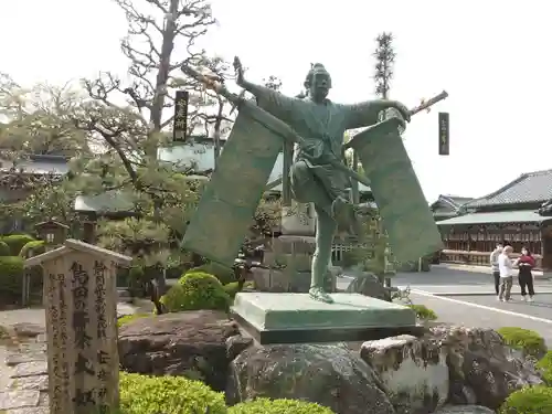 大井神社の像