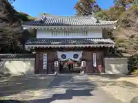 目の霊山 油山寺の山門・神門