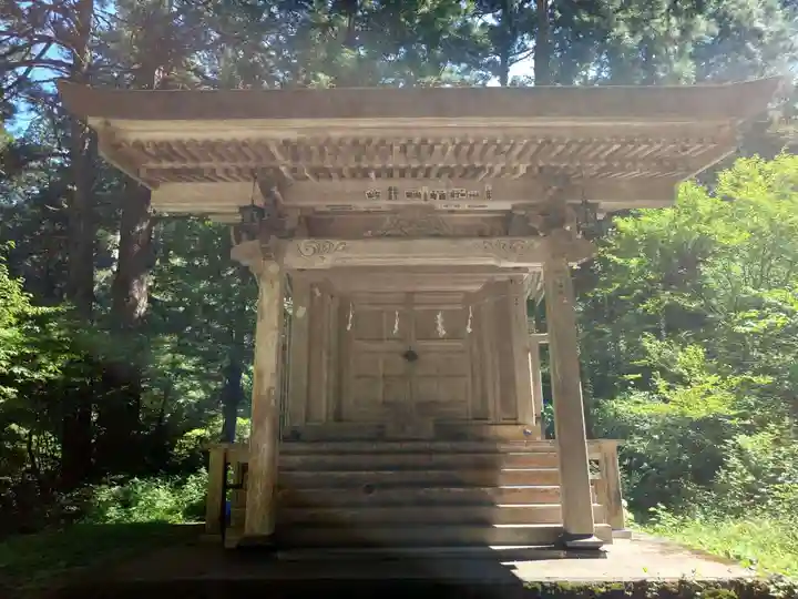 出羽神社(出羽三山神社)~三神合祭殿~の末社・摂社