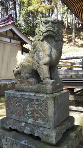 素盞嗚神社の狛犬