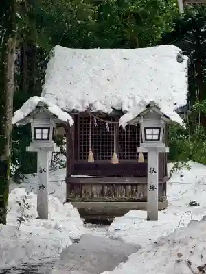 大宮賣神社の{uncategorized: "未分類", other: "その他", undefined: "問題あり", building: "その他建物", grave: "お墓", sacred_gate: "鳥居", guardian: "狛犬", statue: "像", buddha: "仏像", history: "歴史", nature: "自然", garden: "庭園", animal: "動物", pagoda: "塔", temizu: "手水舎", mountain_gate: "山門・神門", sanctuary: "本殿・本堂", subordinate: "末社・摂社", art: "芸術", scenery: "景色", jizo: "地蔵", ema: "絵馬", goshuin: "御朱印", omikuji: "おみくじ", items: "授与品その他", amulet: "お守り", goshuincho: "御朱印帳", eats: "食事", festival: "お祭り", votive_dance: "神楽", shichigosan: "七五三参", wedding: "結婚式", experience: "体験その他", initially: "初詣", around: "周辺", anti_infection: "感染症対策"}