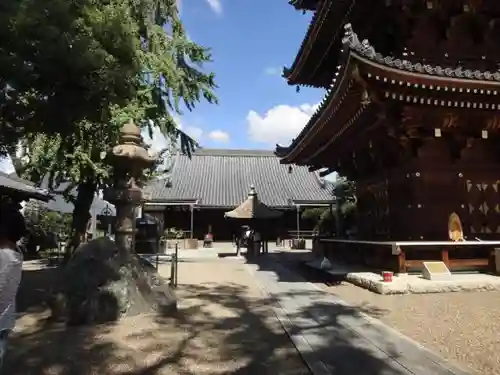 法楽寺の建物その他