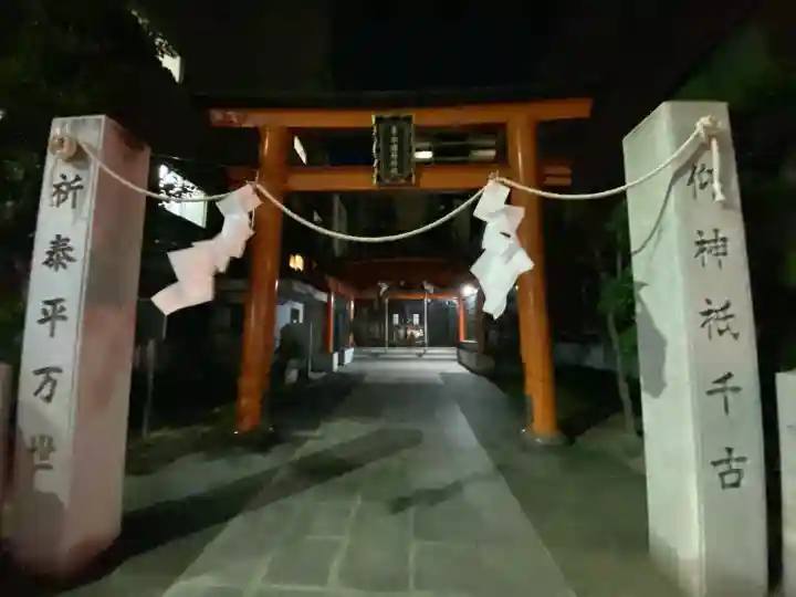 峯本稲荷神社の{uncategorized: "未分類", other: "その他", undefined: "問題あり", building: "その他建物", grave: "お墓", sacred_gate: "鳥居", guardian: "狛犬", statue: "像", buddha: "仏像", history: "歴史", nature: "自然", garden: "庭園", animal: "動物", pagoda: "塔", temizu: "手水舎", mountain_gate: "山門・神門", sanctuary: "本殿・本堂", subordinate: "末社・摂社", art: "芸術", scenery: "景色", jizo: "地蔵", ema: "絵馬", goshuin: "御朱印", omikuji: "おみくじ", items: "授与品その他", amulet: "お守り", goshuincho: "御朱印帳", eats: "食事", festival: "お祭り", votive_dance: "神楽", shichigosan: "七五三参", wedding: "結婚式", experience: "体験その他", initially: "初詣", around: "周辺", anti_infection: "感染症対策"}