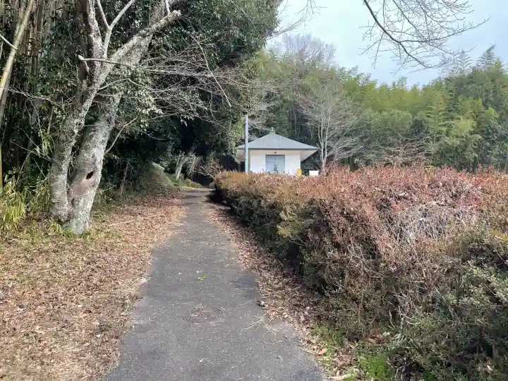 福照寺の{uncategorized: "未分類", other: "その他", undefined: "問題あり", building: "その他建物", grave: "お墓", sacred_gate: "鳥居", guardian: "狛犬", statue: "像", buddha: "仏像", history: "歴史", nature: "自然", garden: "庭園", animal: "動物", pagoda: "塔", temizu: "手水舎", mountain_gate: "山門・神門", sanctuary: "本殿・本堂", subordinate: "末社・摂社", art: "芸術", scenery: "景色", jizo: "地蔵", ema: "絵馬", goshuin: "御朱印", omikuji: "おみくじ", items: "授与品その他", amulet: "お守り", goshuincho: "御朱印帳", eats: "食事", festival: "お祭り", votive_dance: "神楽", shichigosan: "七五三参", wedding: "結婚式", experience: "体験その他", initially: "初詣", around: "周辺", anti_infection: "感染症対策"}