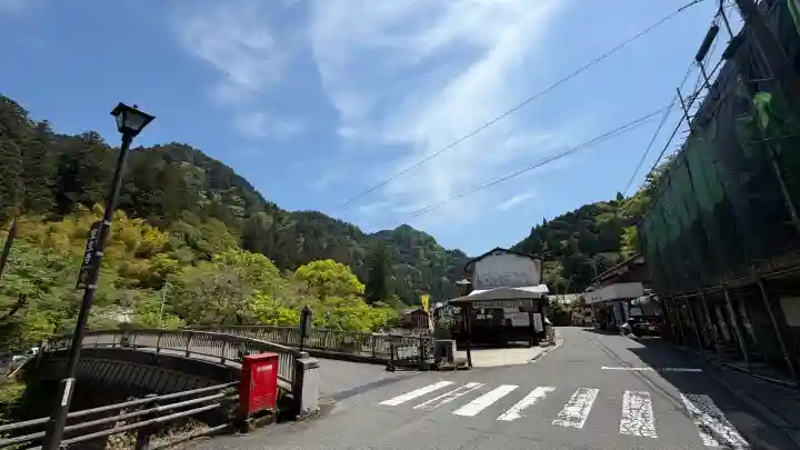 室生寺奥の院の{uncategorized: "未分類", other: "その他", undefined: "問題あり", building: "その他建物", grave: "お墓", sacred_gate: "鳥居", guardian: "狛犬", statue: "像", buddha: "仏像", history: "歴史", nature: "自然", garden: "庭園", animal: "動物", pagoda: "塔", temizu: "手水舎", mountain_gate: "山門・神門", sanctuary: "本殿・本堂", subordinate: "末社・摂社", art: "芸術", scenery: "景色", jizo: "地蔵", ema: "絵馬", goshuin: "御朱印", omikuji: "おみくじ", items: "授与品その他", amulet: "お守り", goshuincho: "御朱印帳", eats: "食事", festival: "お祭り", votive_dance: "神楽", shichigosan: "七五三参", wedding: "結婚式", experience: "体験その他", initially: "初詣", around: "周辺", anti_infection: "感染症対策"}