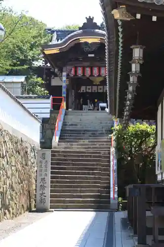 郷照寺の本殿