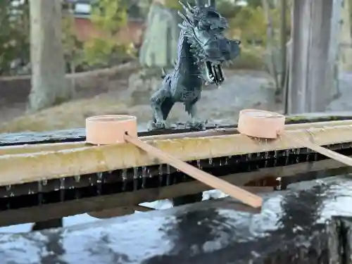 諏訪大社上社前宮の{uncategorized: "未分類", other: "その他", undefined: "問題あり", building: "その他建物", grave: "お墓", sacred_gate: "鳥居", guardian: "狛犬", statue: "像", buddha: "仏像", history: "歴史", nature: "自然", garden: "庭園", animal: "動物", pagoda: "塔", temizu: "手水舎", mountain_gate: "山門・神門", sanctuary: "本殿・本堂", subordinate: "末社・摂社", art: "芸術", scenery: "景色", jizo: "地蔵", ema: "絵馬", goshuin: "御朱印", omikuji: "おみくじ", items: "授与品その他", amulet: "お守り", goshuincho: "御朱印帳", eats: "食事", festival: "お祭り", votive_dance: "神楽", shichigosan: "七五三参", wedding: "結婚式", experience: "体験その他", initially: "初詣", around: "周辺", anti_infection: "感染症対策"}