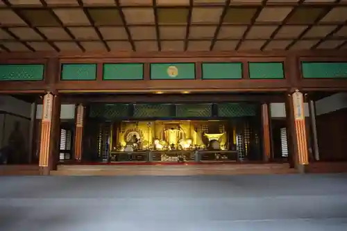 東長寺の本殿