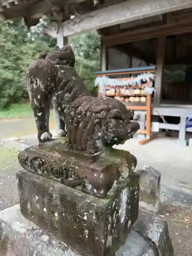 糸島市宇美八幡宮の{uncategorized: "未分類", other: "その他", undefined: "問題あり", building: "その他建物", grave: "お墓", sacred_gate: "鳥居", guardian: "狛犬", statue: "像", buddha: "仏像", history: "歴史", nature: "自然", garden: "庭園", animal: "動物", pagoda: "塔", temizu: "手水舎", mountain_gate: "山門・神門", sanctuary: "本殿・本堂", subordinate: "末社・摂社", art: "芸術", scenery: "景色", jizo: "地蔵", ema: "絵馬", goshuin: "御朱印", omikuji: "おみくじ", items: "授与品その他", amulet: "お守り", goshuincho: "御朱印帳", eats: "食事", festival: "お祭り", votive_dance: "神楽", shichigosan: "七五三参", wedding: "結婚式", experience: "体験その他", initially: "初詣", around: "周辺", anti_infection: "感染症対策"}