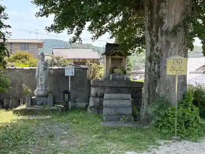 橋寺 放生院の{uncategorized: "未分類", other: "その他", undefined: "問題あり", building: "その他建物", grave: "お墓", sacred_gate: "鳥居", guardian: "狛犬", statue: "像", buddha: "仏像", history: "歴史", nature: "自然", garden: "庭園", animal: "動物", pagoda: "塔", temizu: "手水舎", mountain_gate: "山門・神門", sanctuary: "本殿・本堂", subordinate: "末社・摂社", art: "芸術", scenery: "景色", jizo: "地蔵", ema: "絵馬", goshuin: "御朱印", omikuji: "おみくじ", items: "授与品その他", amulet: "お守り", goshuincho: "御朱印帳", eats: "食事", festival: "お祭り", votive_dance: "神楽", shichigosan: "七五三参", wedding: "結婚式", experience: "体験その他", initially: "初詣", around: "周辺", anti_infection: "感染症対策"}