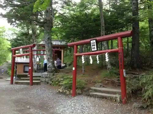 新屋山神社の鳥居