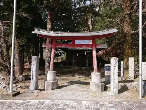 頼政神社の鳥居