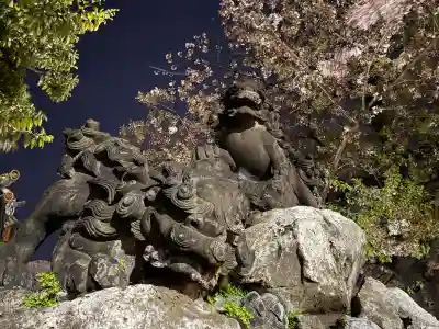 神田神社（神田明神）の{uncategorized: "未分類", other: "その他", undefined: "問題あり", building: "その他建物", grave: "お墓", sacred_gate: "鳥居", guardian: "狛犬", statue: "像", buddha: "仏像", history: "歴史", nature: "自然", garden: "庭園", animal: "動物", pagoda: "塔", temizu: "手水舎", mountain_gate: "山門・神門", sanctuary: "本殿・本堂", subordinate: "末社・摂社", art: "芸術", scenery: "景色", jizo: "地蔵", ema: "絵馬", goshuin: "御朱印", omikuji: "おみくじ", items: "授与品その他", amulet: "お守り", goshuincho: "御朱印帳", eats: "食事", festival: "お祭り", votive_dance: "神楽", shichigosan: "七五三参", wedding: "結婚式", experience: "体験その他", initially: "初詣", around: "周辺", anti_infection: "感染症対策"}
