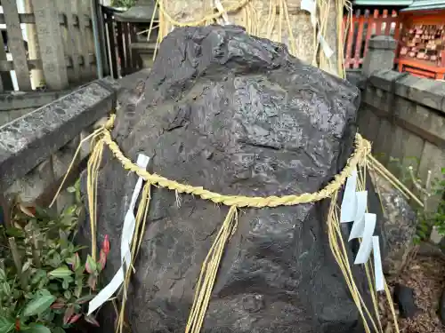 満足稲荷神社の{uncategorized: "未分類", other: "その他", undefined: "問題あり", building: "その他建物", grave: "お墓", sacred_gate: "鳥居", guardian: "狛犬", statue: "像", buddha: "仏像", history: "歴史", nature: "自然", garden: "庭園", animal: "動物", pagoda: "塔", temizu: "手水舎", mountain_gate: "山門・神門", sanctuary: "本殿・本堂", subordinate: "末社・摂社", art: "芸術", scenery: "景色", jizo: "地蔵", ema: "絵馬", goshuin: "御朱印", omikuji: "おみくじ", items: "授与品その他", amulet: "お守り", goshuincho: "御朱印帳", eats: "食事", festival: "お祭り", votive_dance: "神楽", shichigosan: "七五三参", wedding: "結婚式", experience: "体験その他", initially: "初詣", around: "周辺", anti_infection: "感染症対策"}