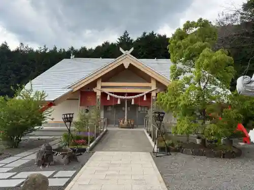 石鎚神社（関東石鎚神社）の{uncategorized: "未分類", other: "その他", undefined: "問題あり", building: "その他建物", grave: "お墓", sacred_gate: "鳥居", guardian: "狛犬", statue: "像", buddha: "仏像", history: "歴史", nature: "自然", garden: "庭園", animal: "動物", pagoda: "塔", temizu: "手水舎", mountain_gate: "山門・神門", sanctuary: "本殿・本堂", subordinate: "末社・摂社", art: "芸術", scenery: "景色", jizo: "地蔵", ema: "絵馬", goshuin: "御朱印", omikuji: "おみくじ", items: "授与品その他", amulet: "お守り", goshuincho: "御朱印帳", eats: "食事", festival: "お祭り", votive_dance: "神楽", shichigosan: "七五三参", wedding: "結婚式", experience: "体験その他", initially: "初詣", around: "周辺", anti_infection: "感染症対策"}