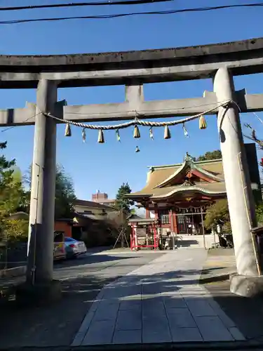 東神奈川熊野神社の鳥居