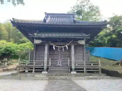 御滝神社の{uncategorized: "未分類", other: "その他", undefined: "問題あり", building: "その他建物", grave: "お墓", sacred_gate: "鳥居", guardian: "狛犬", statue: "像", buddha: "仏像", history: "歴史", nature: "自然", garden: "庭園", animal: "動物", pagoda: "塔", temizu: "手水舎", mountain_gate: "山門・神門", sanctuary: "本殿・本堂", subordinate: "末社・摂社", art: "芸術", scenery: "景色", jizo: "地蔵", ema: "絵馬", goshuin: "御朱印", omikuji: "おみくじ", items: "授与品その他", amulet: "お守り", goshuincho: "御朱印帳", eats: "食事", festival: "お祭り", votive_dance: "神楽", shichigosan: "七五三参", wedding: "結婚式", experience: "体験その他", initially: "初詣", around: "周辺", anti_infection: "感染症対策"}