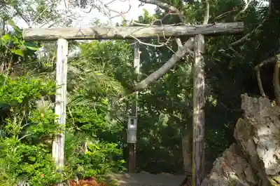 月ヶ岡神社の鳥居