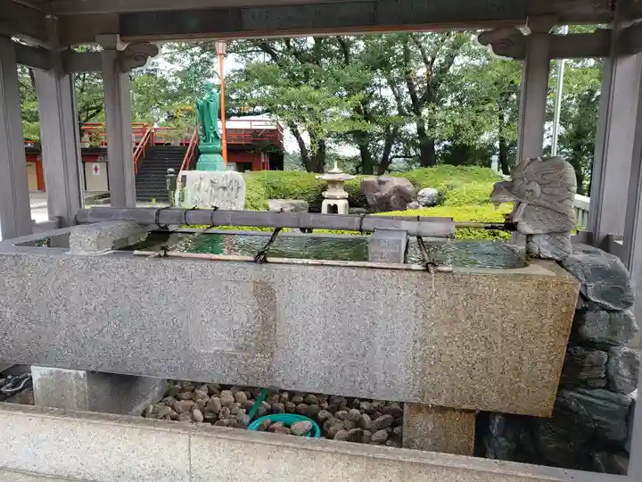 成田山福井別院九頭龍寺の手水舎