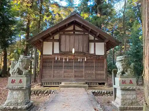 小被神社の本殿