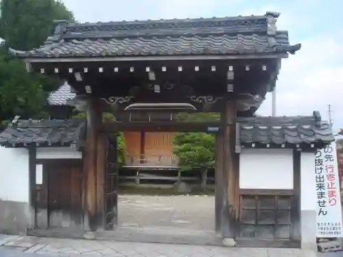 東南寺の山門