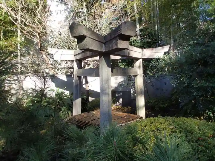 三囲神社の鳥居