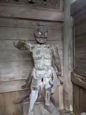 甘南美寺の像