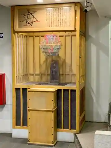 仙台神聖立体幾何学の{uncategorized: "未分類", other: "その他", undefined: "問題あり", building: "その他建物", grave: "お墓", sacred_gate: "鳥居", guardian: "狛犬", statue: "像", buddha: "仏像", history: "歴史", nature: "自然", garden: "庭園", animal: "動物", pagoda: "塔", temizu: "手水舎", mountain_gate: "山門・神門", sanctuary: "本殿・本堂", subordinate: "末社・摂社", art: "芸術", scenery: "景色", jizo: "地蔵", ema: "絵馬", goshuin: "御朱印", omikuji: "おみくじ", items: "授与品その他", amulet: "お守り", goshuincho: "御朱印帳", eats: "食事", festival: "お祭り", votive_dance: "神楽", shichigosan: "七五三参", wedding: "結婚式", experience: "体験その他", initially: "初詣", around: "周辺", anti_infection: "感染症対策"}