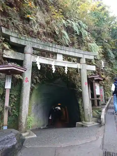 銭洗弁財天宇賀福神社の鳥居