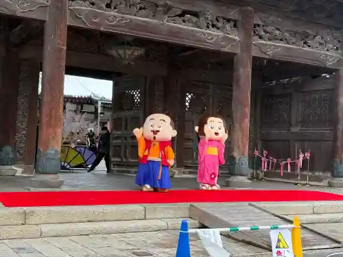 大通寺（長浜御坊）の{uncategorized: "未分類", other: "その他", undefined: "問題あり", building: "その他建物", grave: "お墓", sacred_gate: "鳥居", guardian: "狛犬", statue: "像", buddha: "仏像", history: "歴史", nature: "自然", garden: "庭園", animal: "動物", pagoda: "塔", temizu: "手水舎", mountain_gate: "山門・神門", sanctuary: "本殿・本堂", subordinate: "末社・摂社", art: "芸術", scenery: "景色", jizo: "地蔵", ema: "絵馬", goshuin: "御朱印", omikuji: "おみくじ", items: "授与品その他", amulet: "お守り", goshuincho: "御朱印帳", eats: "食事", festival: "お祭り", votive_dance: "神楽", shichigosan: "七五三参", wedding: "結婚式", experience: "体験その他", initially: "初詣", around: "周辺", anti_infection: "感染症対策"}